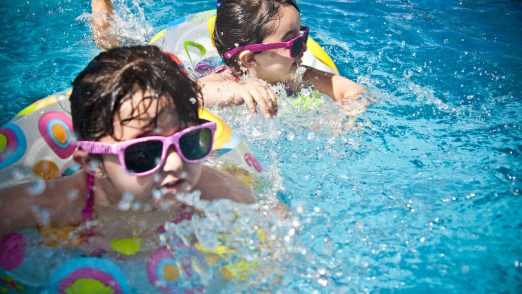 2 Girls swimming